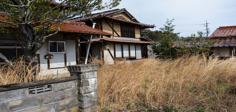 相続放棄により残された不動産の行方